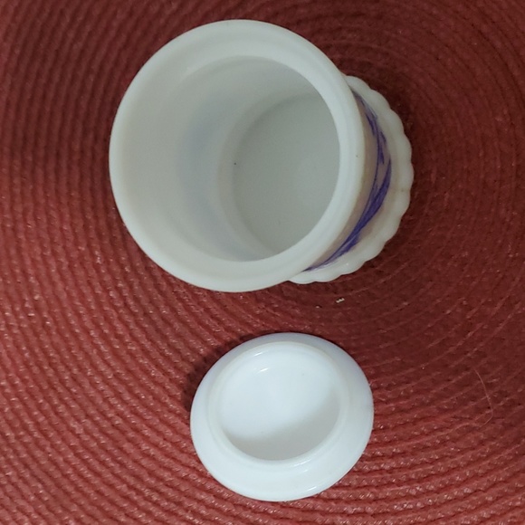 Vintage Hazel Atles Milk Glass Blue Floral Jar w/ Lid - Picture 5 of 6